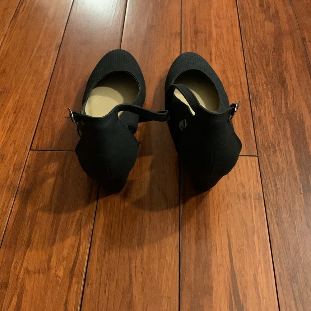 Shoes - Picture 3 of 8